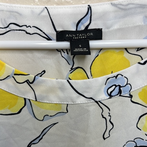 Ann Taylor blouse - Picture 2 of 6